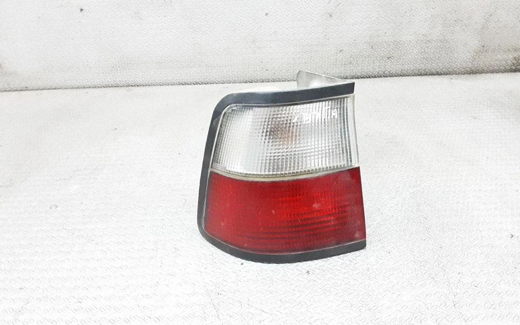 Lampa tylna w błotniku – lewa