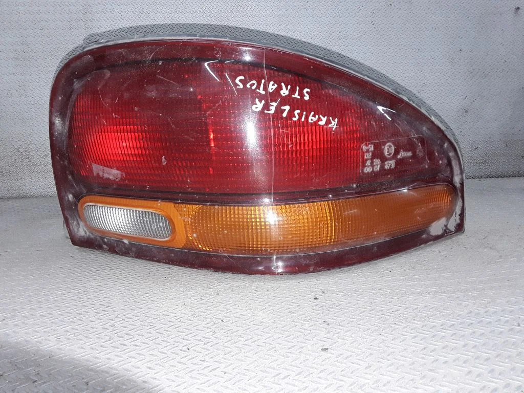 Rear/tail lights – Chrysler Stratus (1995-2001)