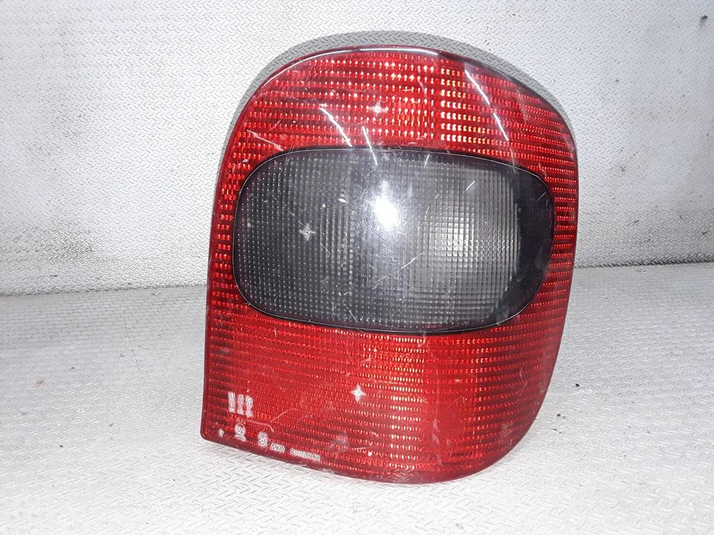 Aizmugurējais lukturis virsbūvē 7175