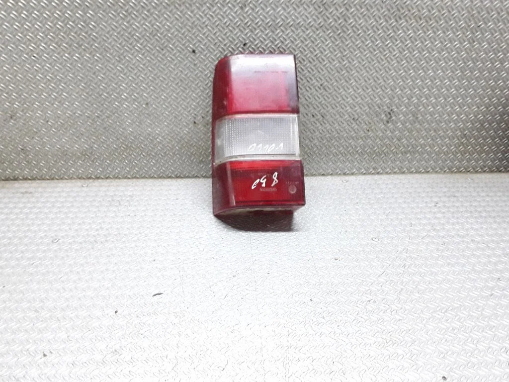 Aizmugurējais lukturis virsbūvē 9133040