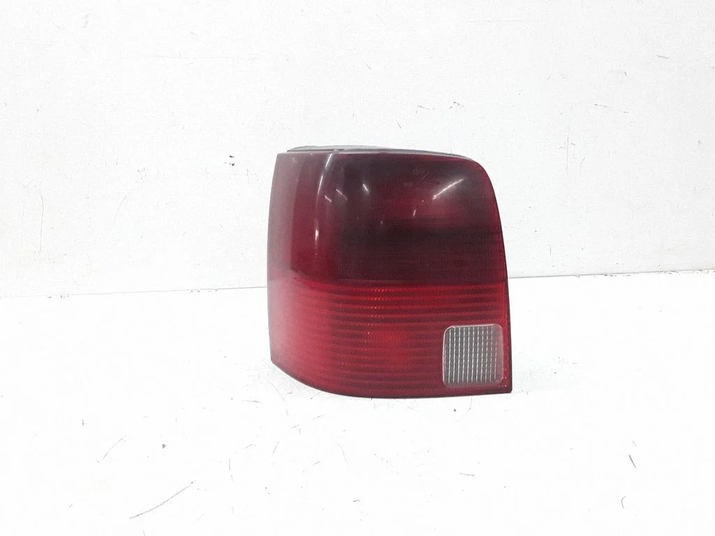 Lampa tylna w błotniku – lewa