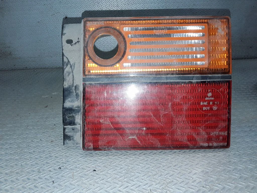 Aizmugurējais lukturis virsbūvē – Volkswagen Vento (1992-1998)