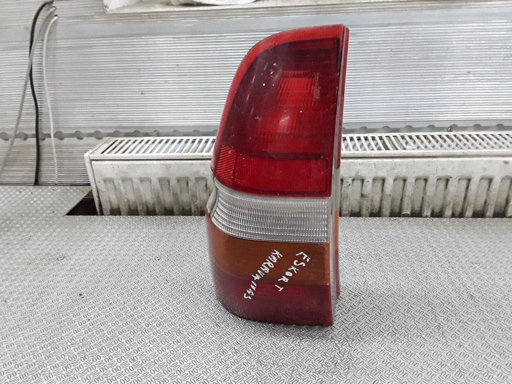 Aizmugurējais lukturis virsbūvē 91AG13A603 – Ford Escort (1995-2004)