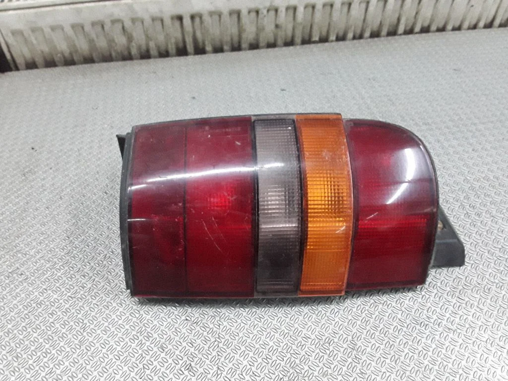 Lampa tylna w błotniku 6025101896