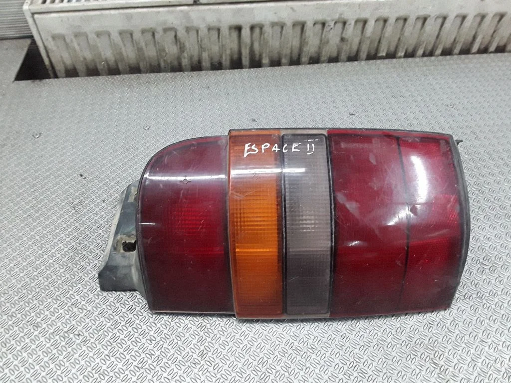 Lampa tylna w błotniku 602510189