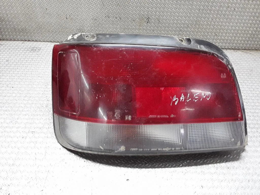 Lampa tylna w błotniku 22032018 – Suzuki Esteem Baleno (1995-2001)