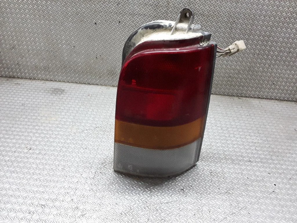 Rear/tail lights – Nissan Sunny (1991-1995)