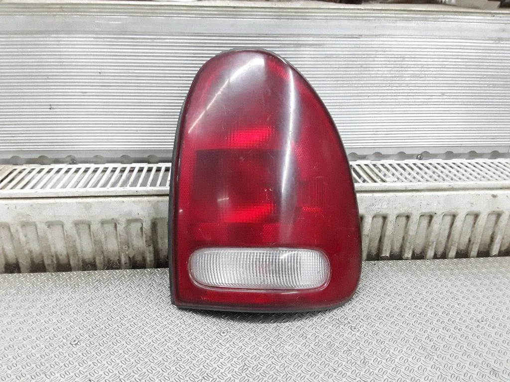 Lampa tylna w błotniku 4576362