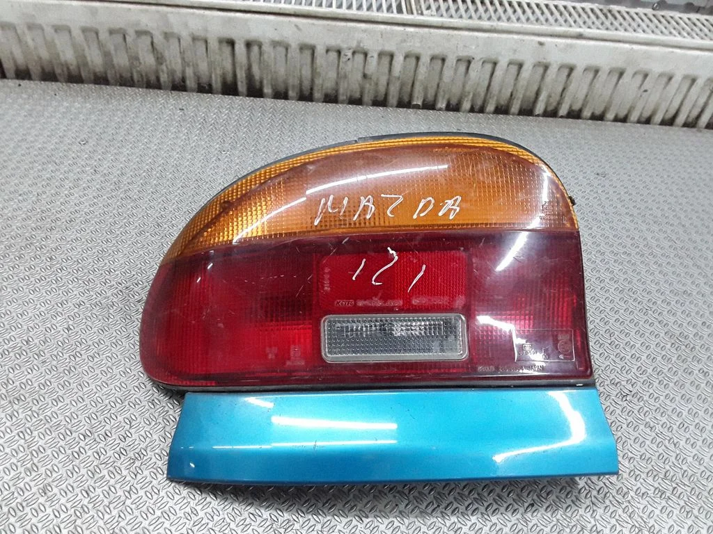 Lampa tylna w błotniku – Mazda 121 (1992-1995)
