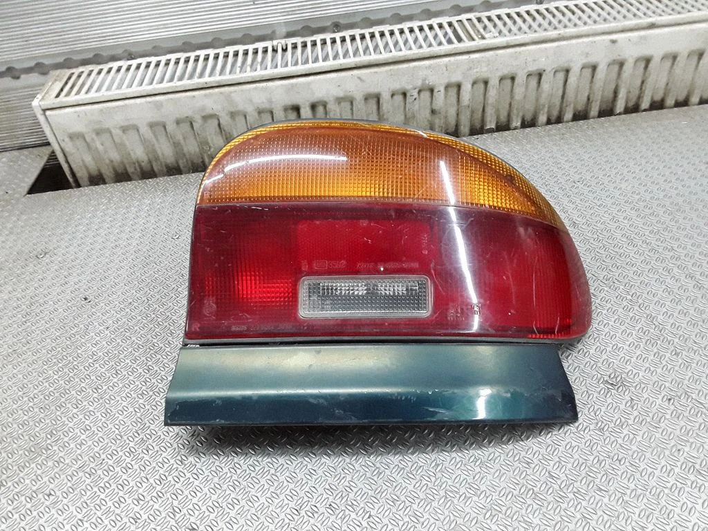 Lampa tylna w błotniku – Mazda 121 (1992-1995)