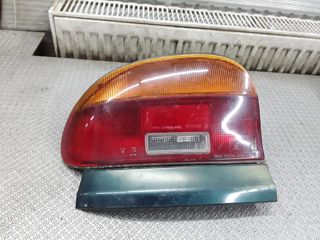 Lampa tylna w błotniku – Mazda 121 (1992-1995)