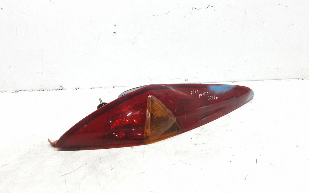 Tagatuli keres 46523769 – Fiat Punto (176) (1993-1999)
