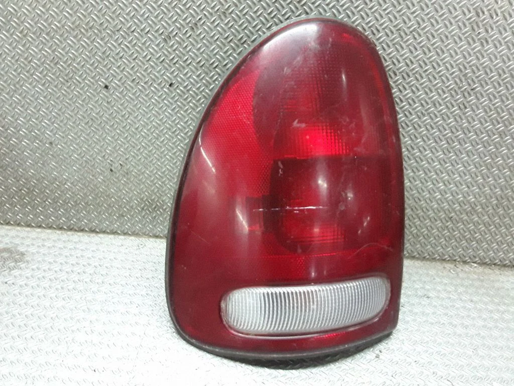 Lampa tylna w błotniku 4576363