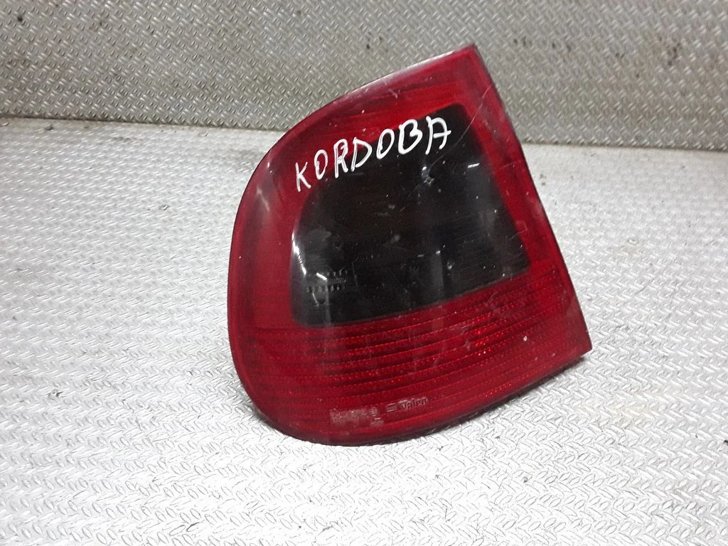 Lampa tylna w błotniku – Seat Cordoba (6K) (1999-2002)