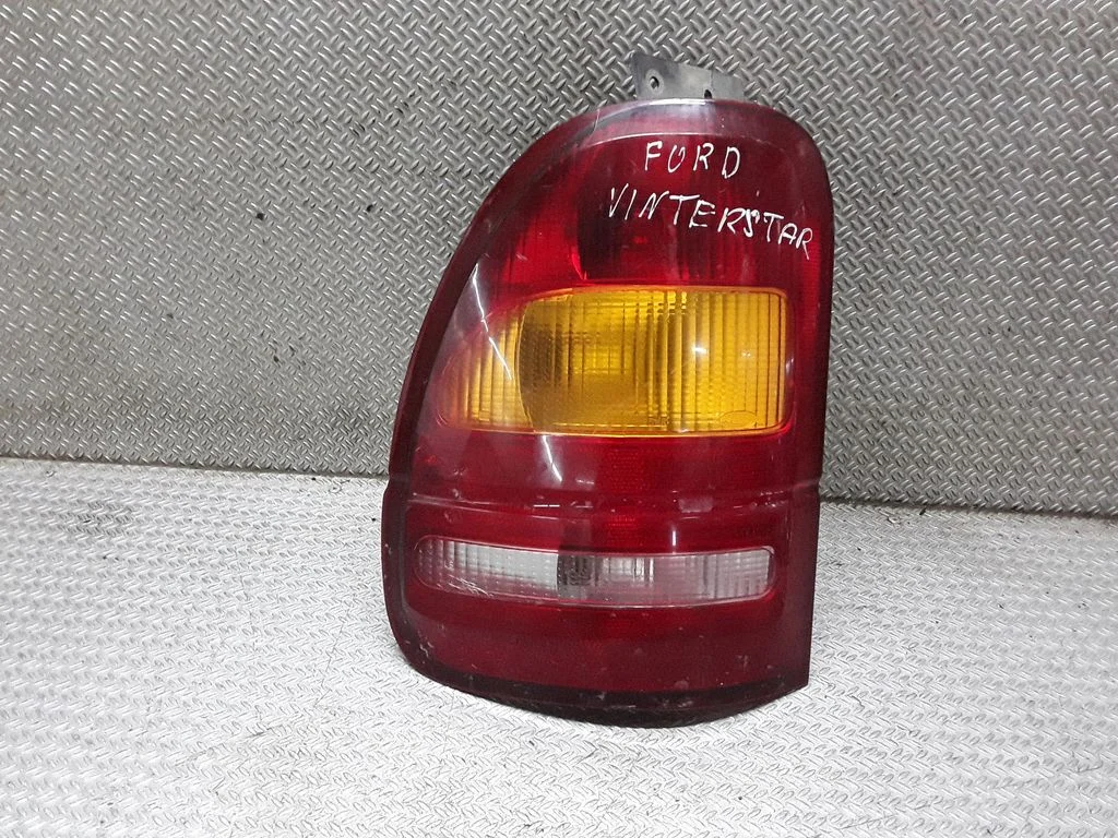 Lampa tylna w błotniku – Ford Windstar (1994-1998), lewa