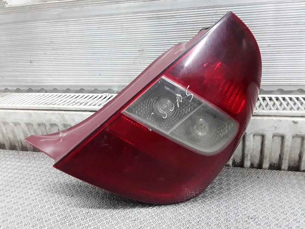 Rear/tail lights – Citroen C5 (2001-2004)