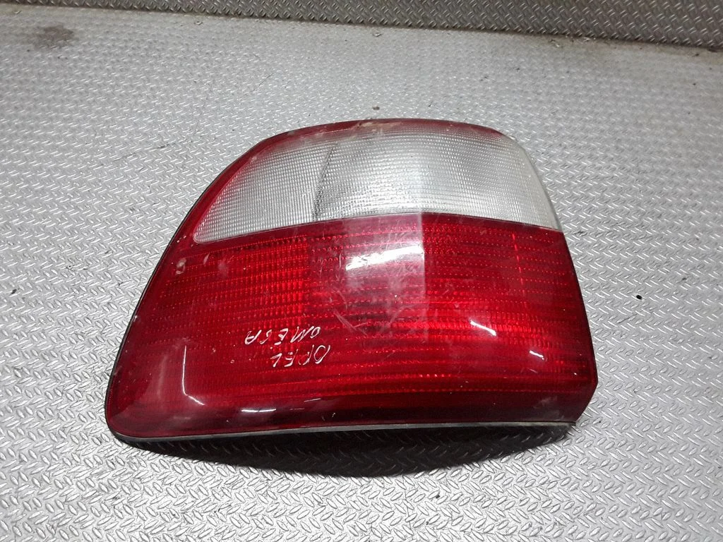 Lampa tylna w błotniku – lewa