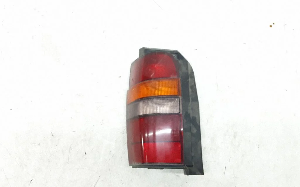 Lampa tylna w błotniku 6025101897