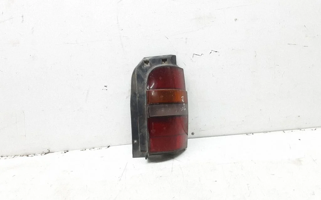 Lampa tylna w błotniku 6025101897
