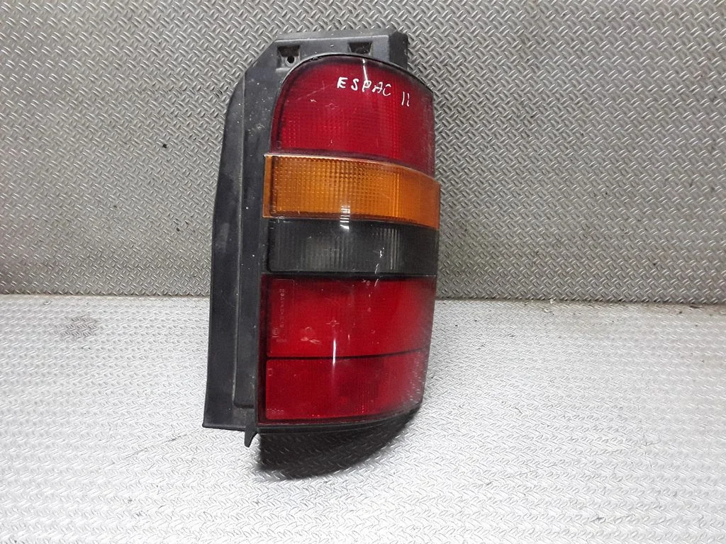 Lampa tylna w błotniku – prawa