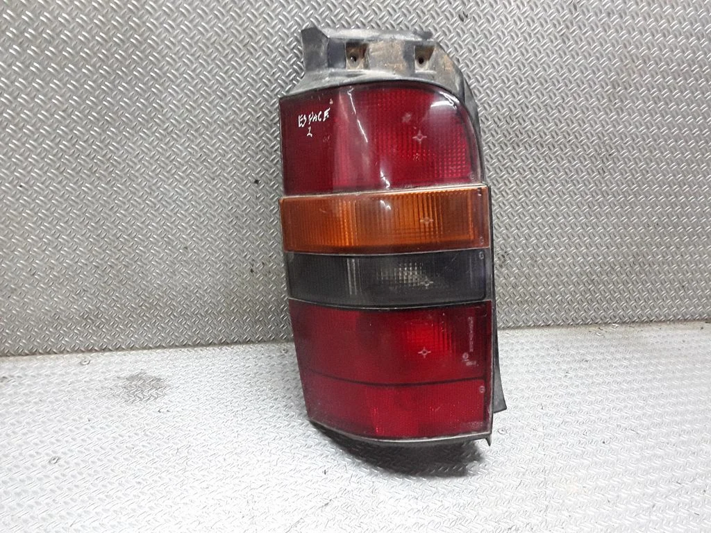 Lampa tylna w błotniku 602510189