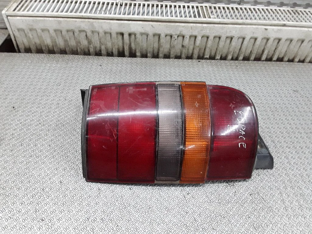 Lampa tylna w błotniku 602510189