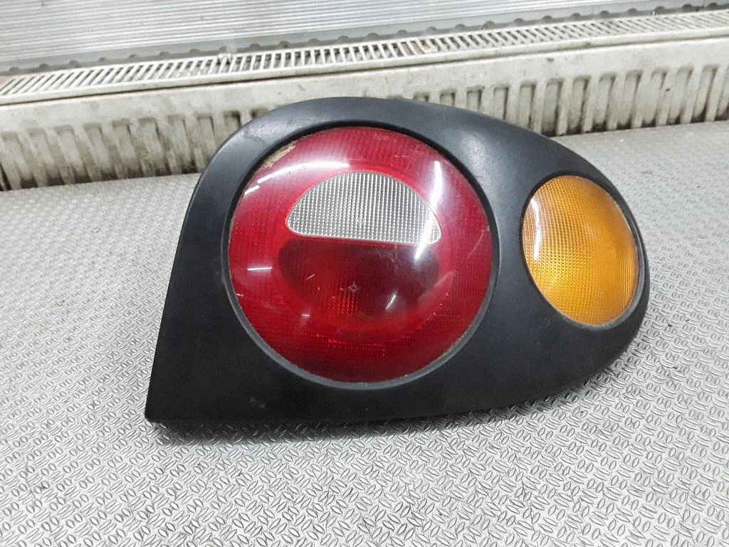 Lampa tylna w błotniku 7700830098