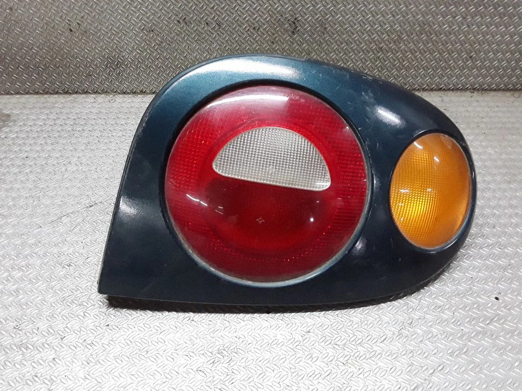 Lampa tylna w błotniku – prawa