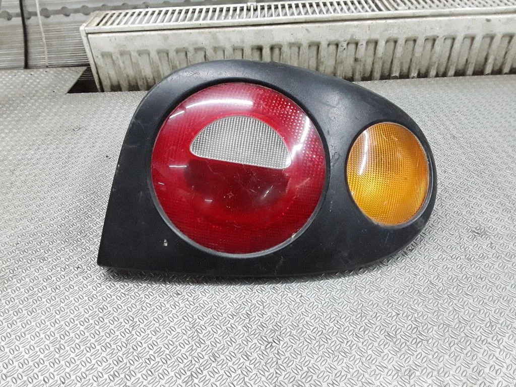 Lampa tylna w błotniku 7700830098
