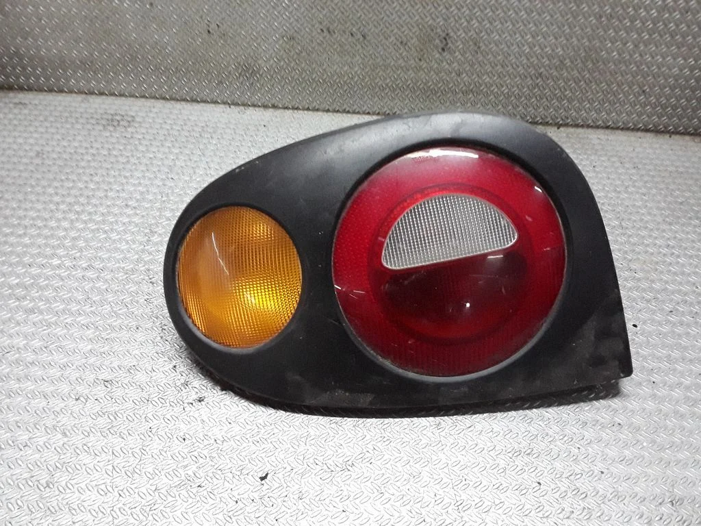 Lampa tylna w błotniku 7700830097