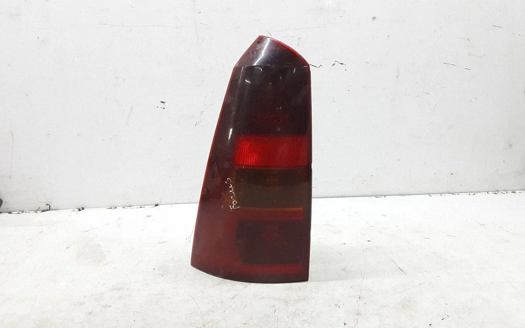 Rear/tail lights – left