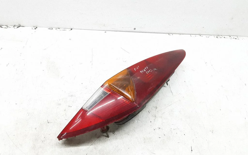 Tagatuli keres 46523769 – Fiat Punto (176) (1993-1999)