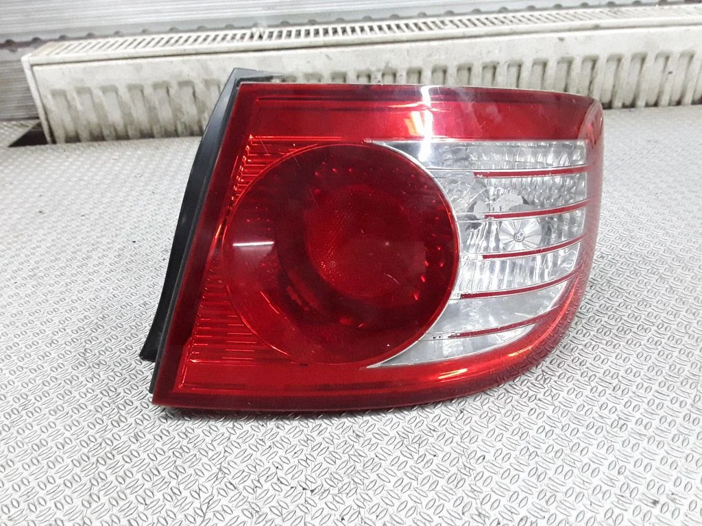 Aizmugurējais lukturis virsbūvē – Hyundai Elantra (2004-2016)
