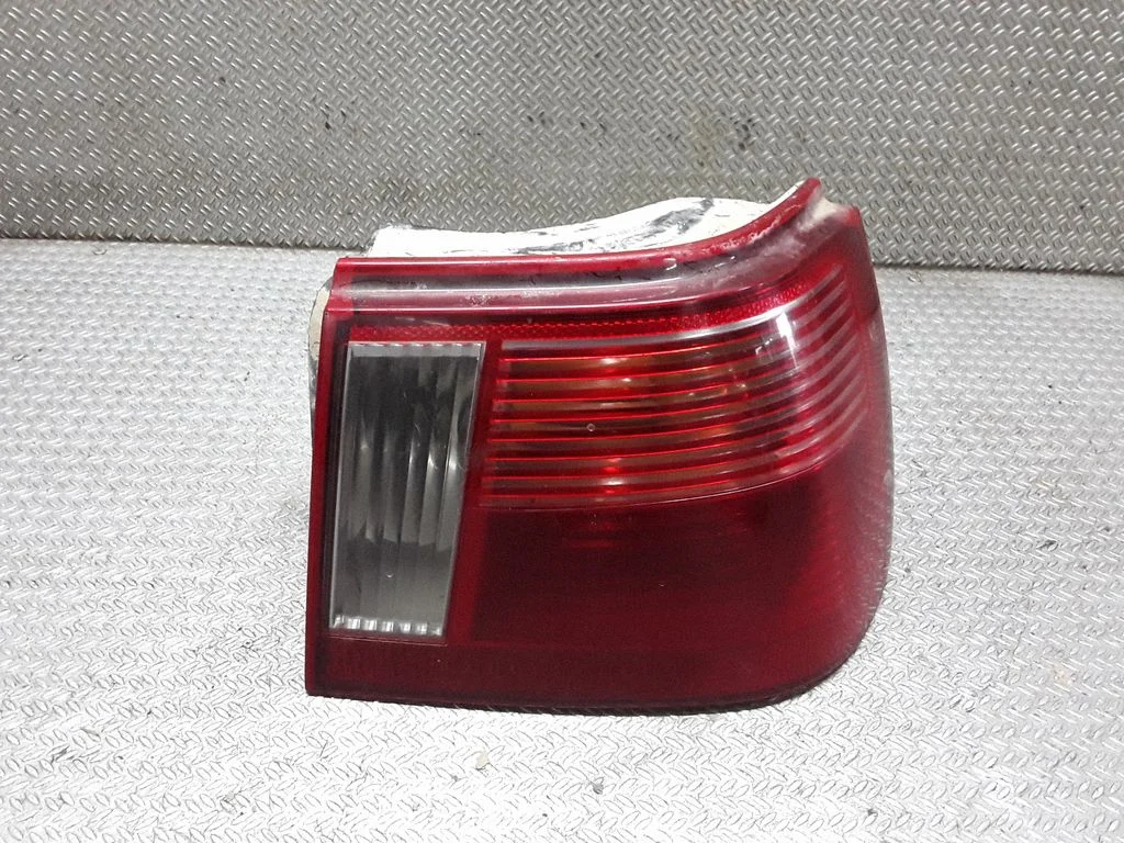 Lampa tylna w błotniku 6K6945258C