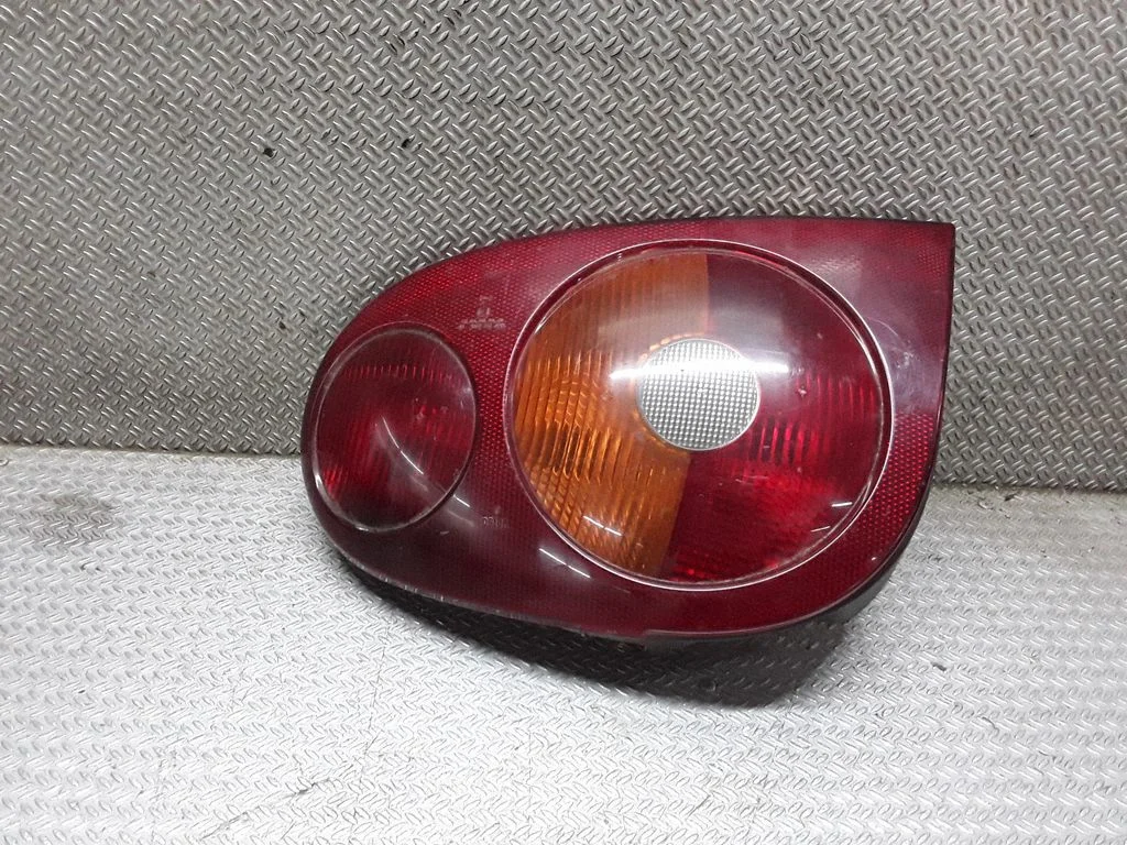 Lampa tylna w błotniku 7700428057
