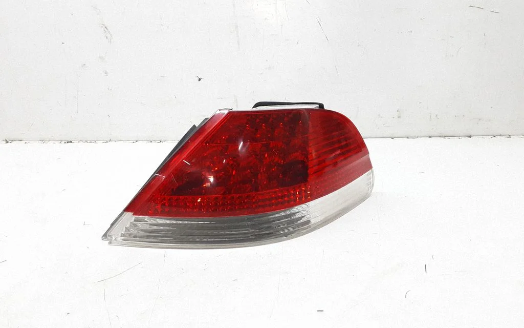 Lampa tylna w błotniku 6014286
