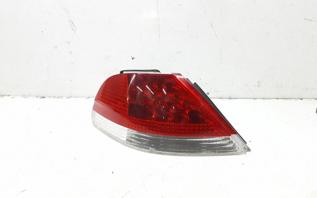 Lampa tylna w błotniku – lewa