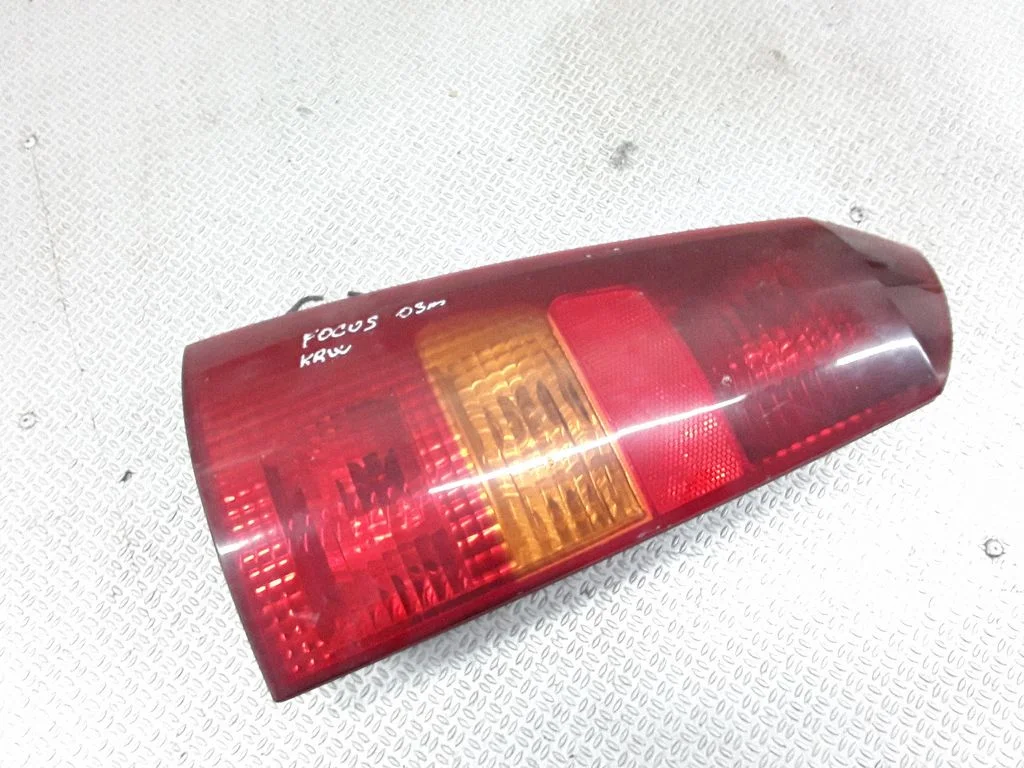 Rear/tail lights – left