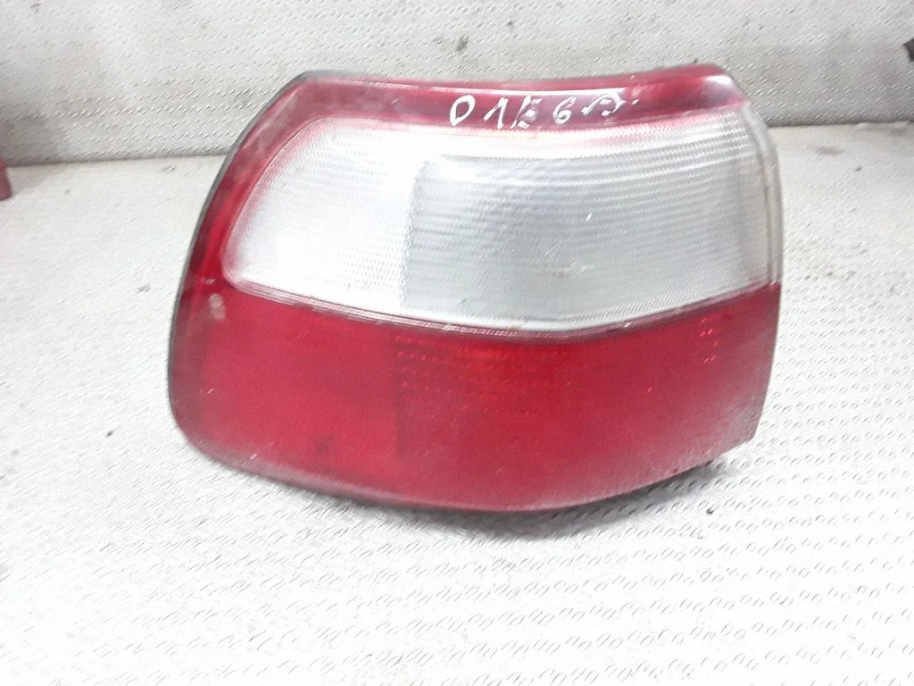 Lampa tylna w błotniku – lewa