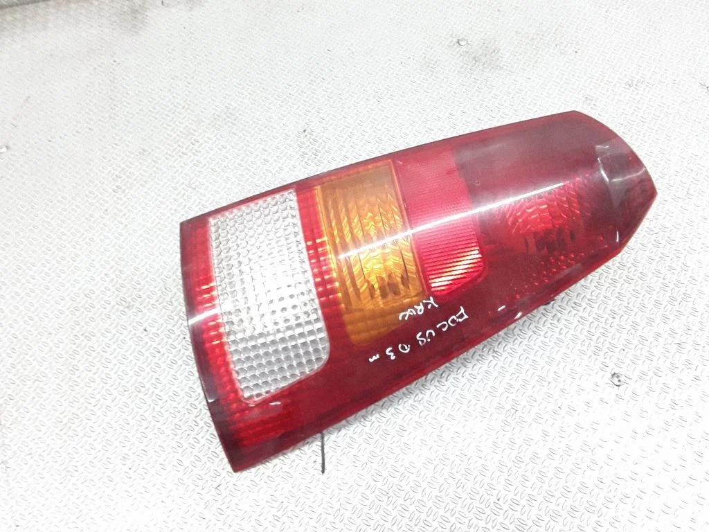 Rear/tail lights – right