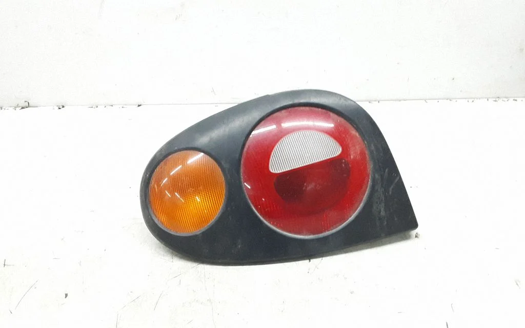 Lampa tylna w błotniku – lewa