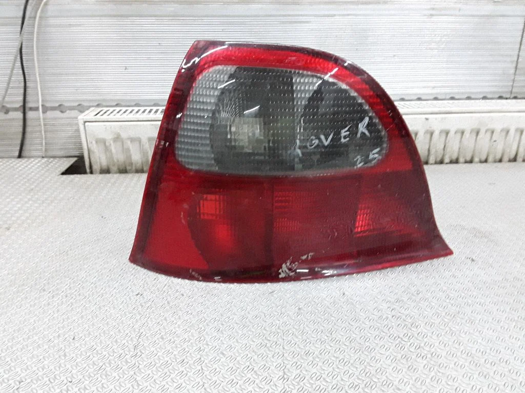 Rear/tail lights – left
