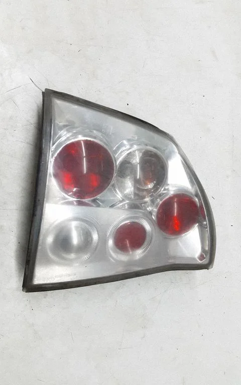 Rear/tail lights – left