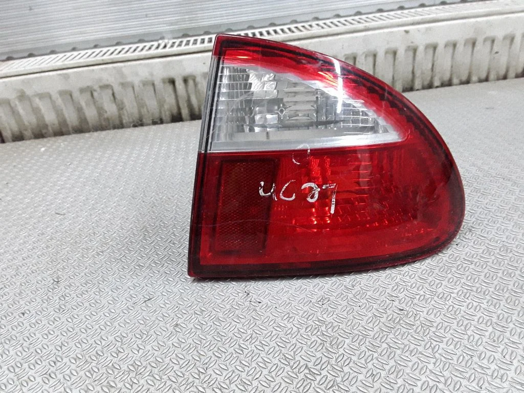 Rear/tail lights 1M6945112