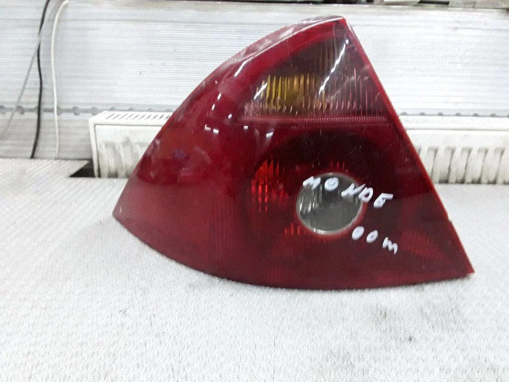 Rear/tail lights – Ford Mondeo Mk III (2000-2007)
