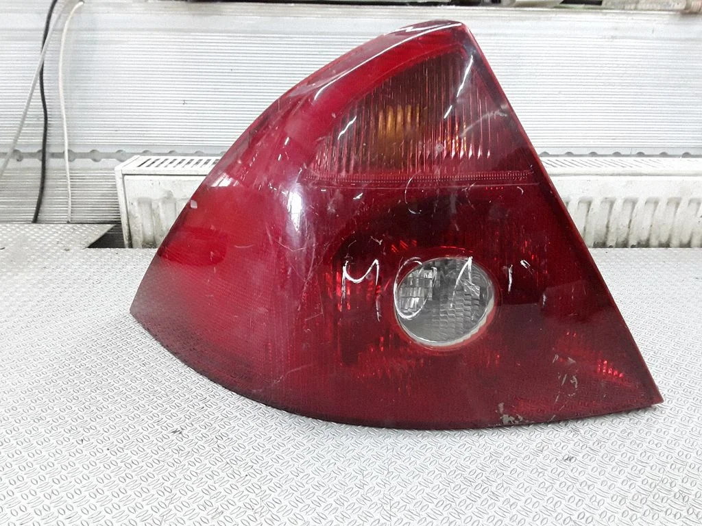 Rear/tail lights – Ford Mondeo Mk III (2000-2007)