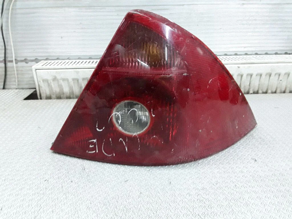 Rear/tail lights – Ford Mondeo Mk III (2000-2007)