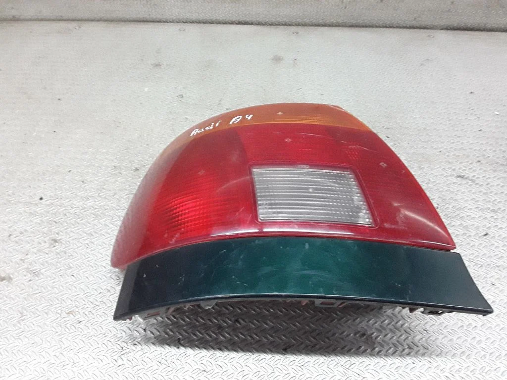 Rear/tail lights – left