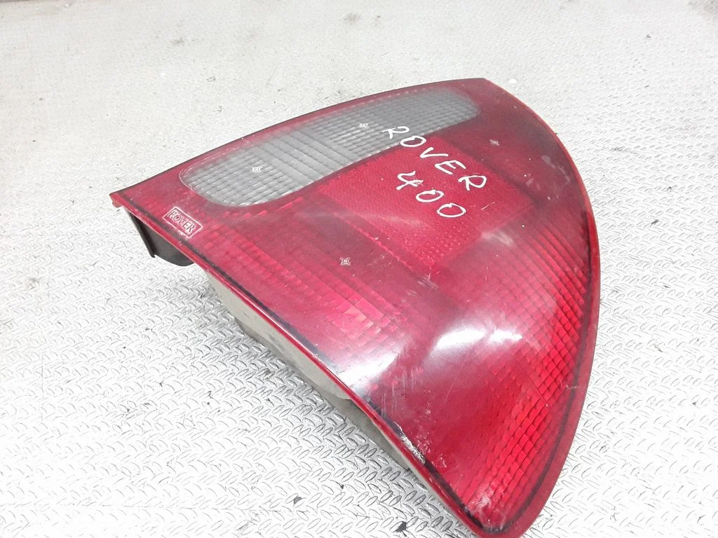 Rear/tail lights – right