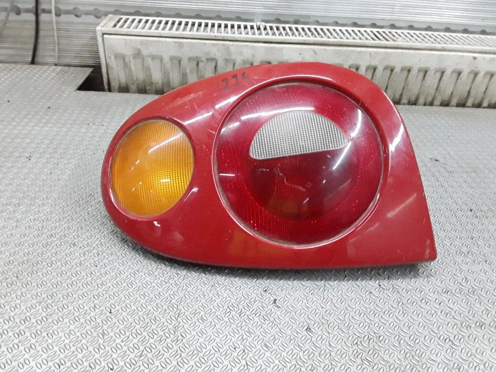 Lampa tylna w błotniku – lewa